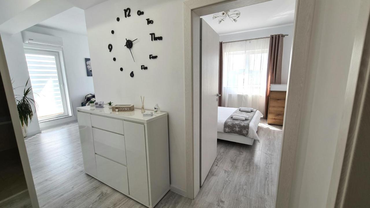 Bright Stylish Apartment In Pitesti Piteşti Eksteriør bilde